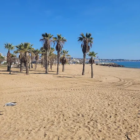 A 2 Pas De La Mer Frejus Exterior photo